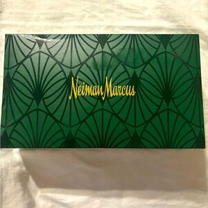 Neiman Marcus hair gift set BRAND NEW LIMITED Editon Collection